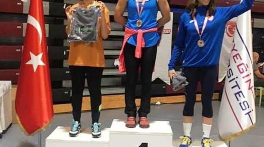 Uzungündeş, salon kürek şampiyonasında bronz madalya kazandı