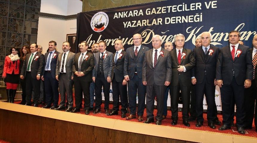 Ankara Gazeteciler ve Yazarlar Derneğinden Başkan Ercan&rsquo;a &ouml;d&uuml;l
