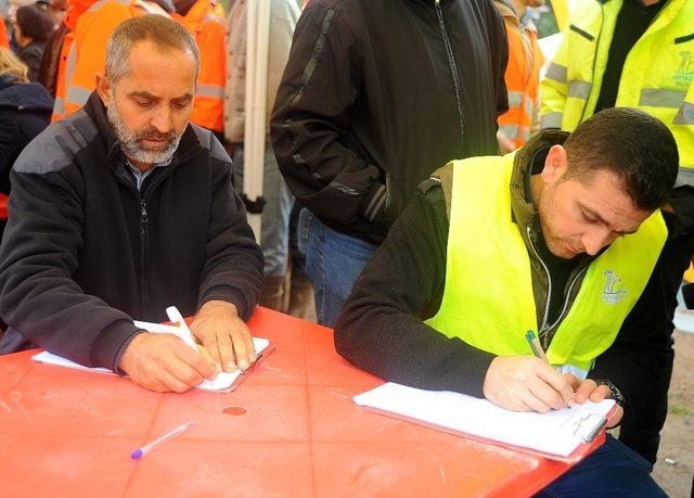 Seferihisar Belediyesi çalışanları da minik Öykü için kan verdi