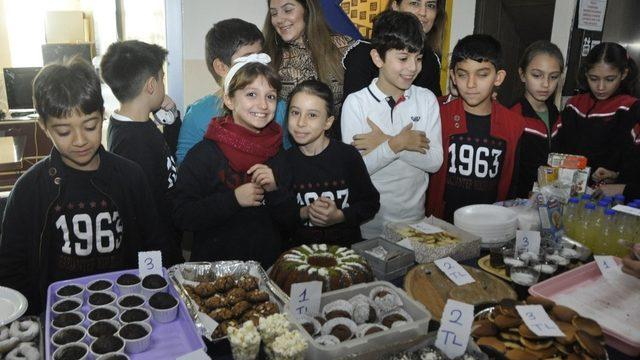 Barış elçileri görme engelliler için kolları sıvadı