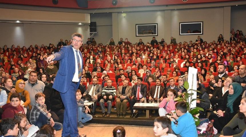 Salona sığmayan konferans