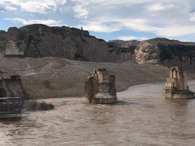 Dicle Nehri'nde su 4 metre yükseldi, Hevsel Bahçeleri'ni su bastı (2)