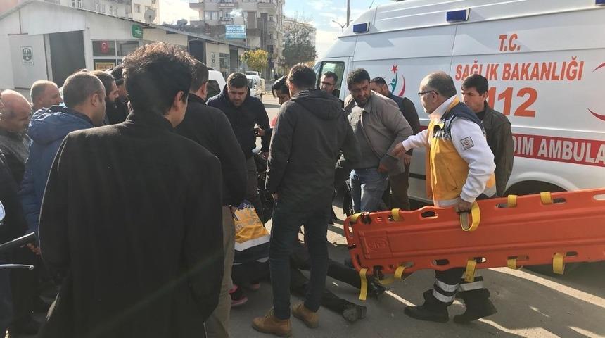 Motosiklet ile otomobil çarpıştı: 1 Yaralı