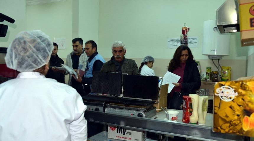 Akdeniz&rsquo;de okul kantinleri denetleniyor