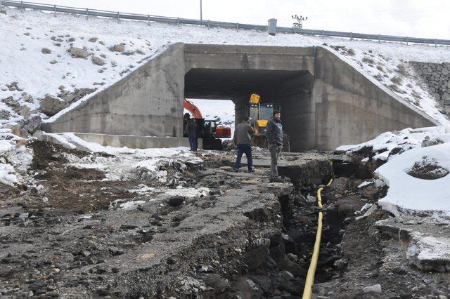 Bitlis'te sel hasara neden oldu