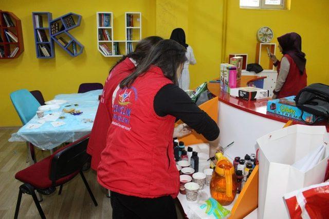 Gen&ccedil;ler okul k&uuml;t&uuml;phanesini boyadı 3