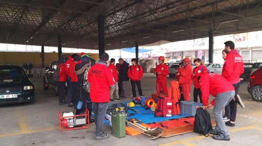 AKUT g&ouml;n&uuml;ll&uuml;lerine sahada eğitim
