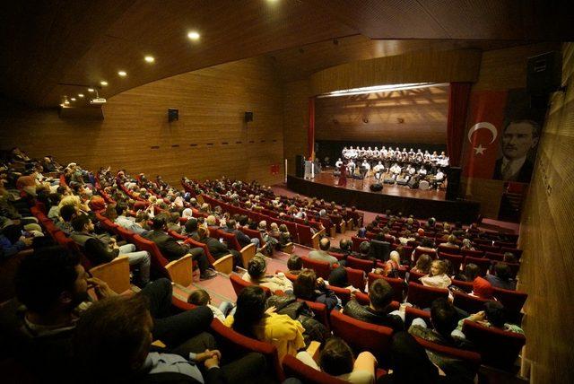 Firma çalışanları tarafından kurulan koro ilk konserini gerçekleştirdi