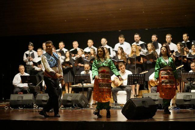 Firma çalışanları tarafından kurulan koro ilk konserini gerçekleştirdi