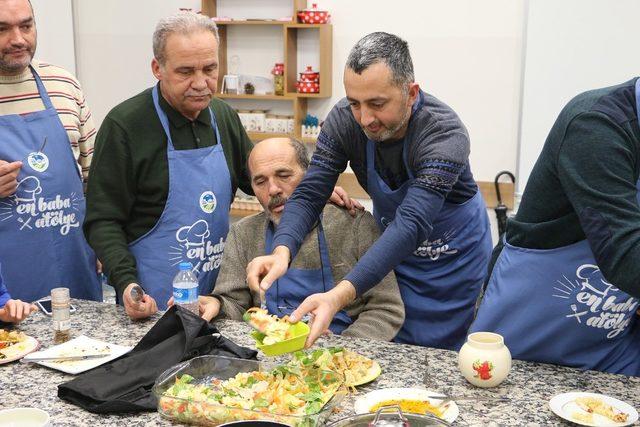 En Baba Atölye ‘Mutfakta Erkek Var’ isimli dersle devam etti