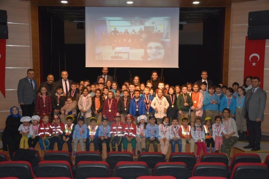 Dereceye girenlere &ouml;d&uuml;l verildi