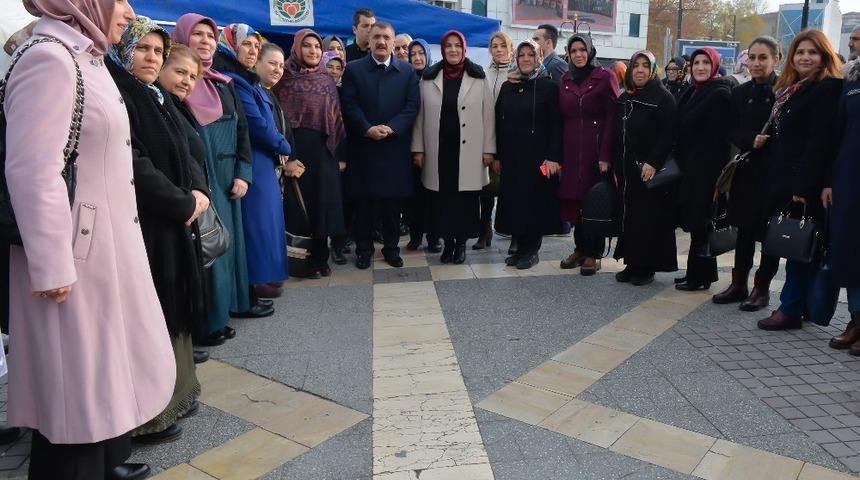 AK Partili kadınlardan Yerli Malı haftası etkinliği