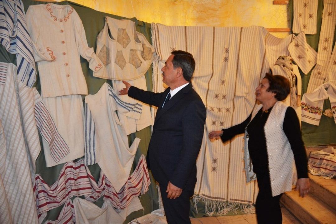 Başkan Uysal Elpek Bezi sergisine katıldı