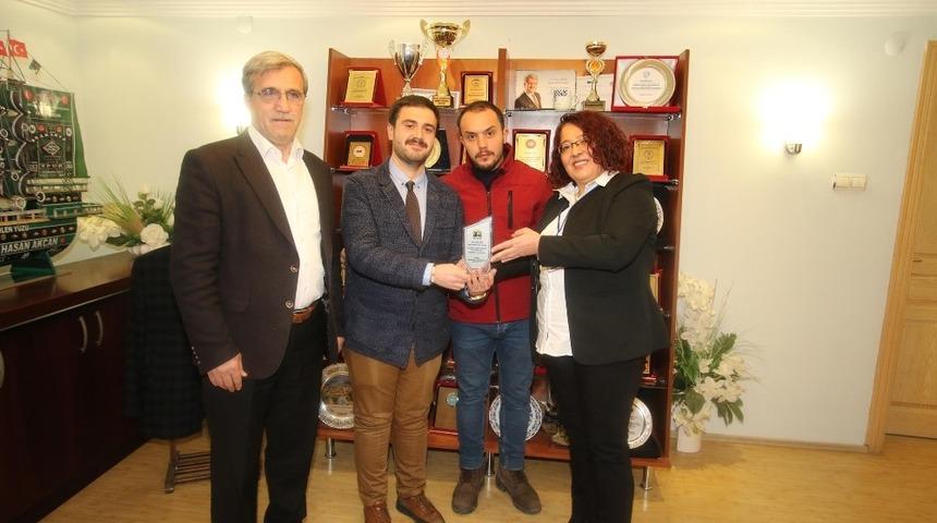KİHAYKO Derneğinden Başkan Akcan&rsquo;a teşekk&uuml;r plaketi