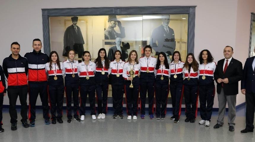 SANKO okullarının basket takımı 6 yıldır Gaziantep şampiyonu oluyor