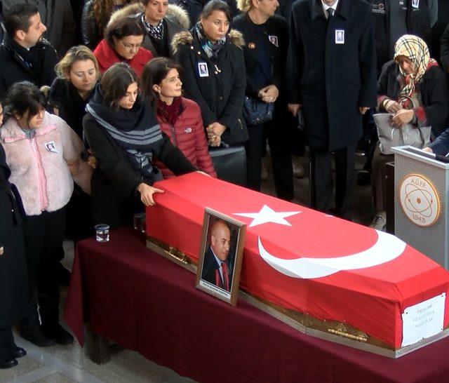 YHT kazasında &ouml;len Prof. Dr. Albayrak, g&ouml;zyaşlarıyla uğurlandı 4