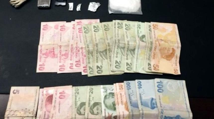 Uyuşturucu operasyonunda yakalanan şahsın araması bulunduğu ortaya &ccedil;ıktı
