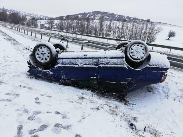 Kar yağışı trafik kazasına neden oldu