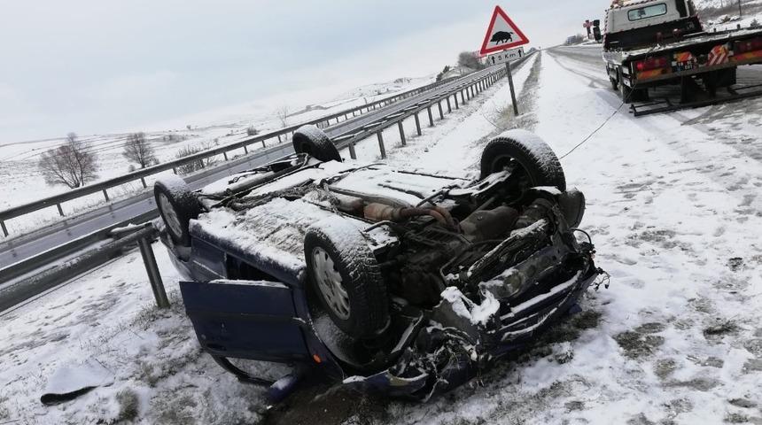 Kar yağışı trafik kazasına neden oldu