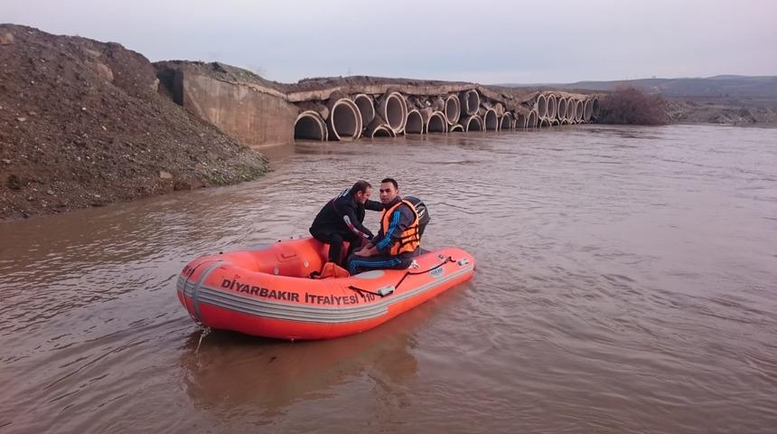 Dicle Nehri'nde su 4 metre yükseldi, Hevsel Bahçeleri'ni su bastı (3)
