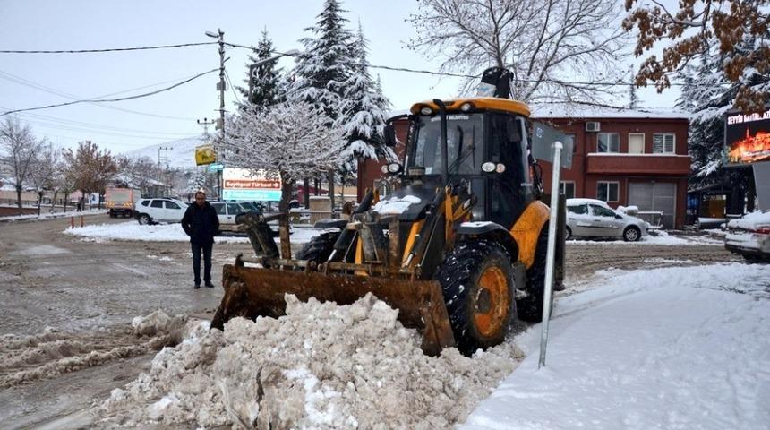 Seyitgazi Belesiyesinden karla m&uuml;cadele