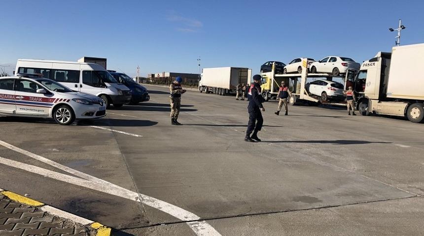Şanlıurfa&rsquo;da ağır y&uuml;k taşıyan ara&ccedil;lar denetlendi
