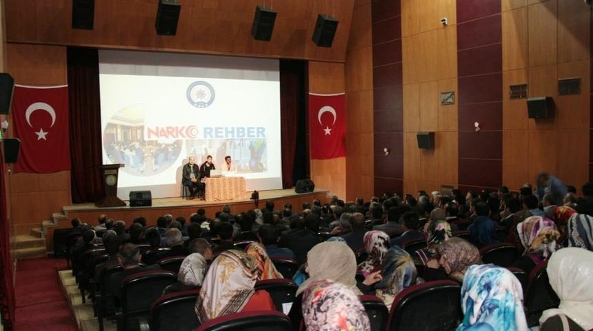 Hakkari polisinden &rsquo;Narko Rehber&rsquo; semineri
