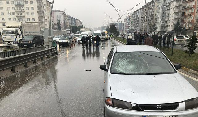 Yoğun bakımdaki kızını ziyaret eden anneye, dönüşte otomobil çarptı