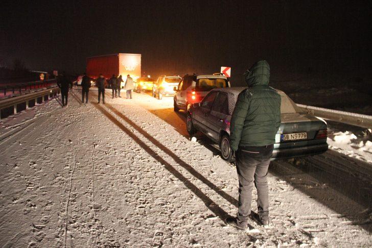 Sivas- Erzincan karayolu ulaşıma kapandı G3