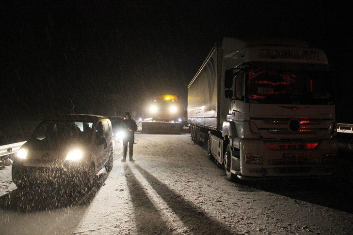 Sivas- Erzincan karayolu ulaşıma kapandı G5