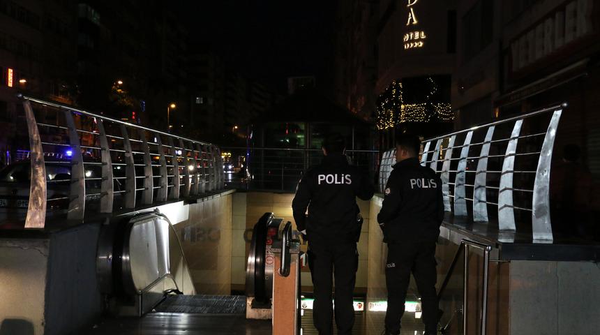 Osmanbey Metro Durağında bir kişi raylara düştü: Seferler aksıyor(1)