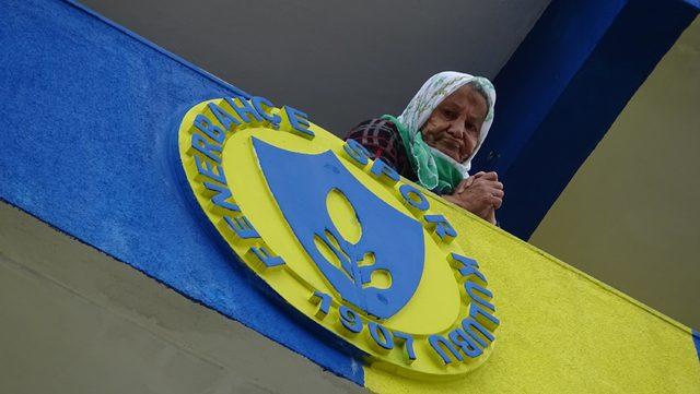 Fanatik taraftar apartmanı sarı lacivert renklere boyattı 3