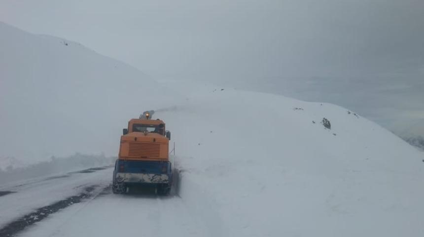 Hakkari&rsquo;de k&ouml;y ve mezra yolları ulaşıma a&ccedil;ıldı