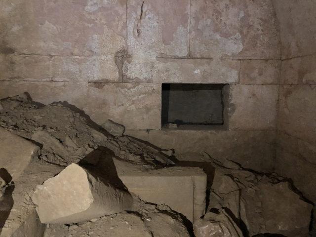 2 bin 500 yıllık Roma dönemi mezar odaları talan ediliyor