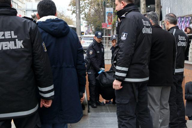 /geniş haber/ Osmanbey metro durağında bir kişi raylara atladı