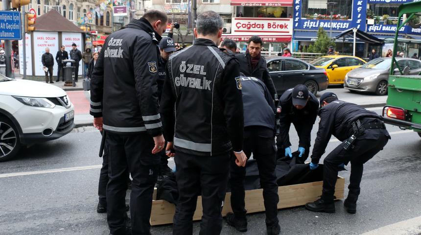/geniş haber/ Osmanbey metro durağında bir kişi raylara atladı