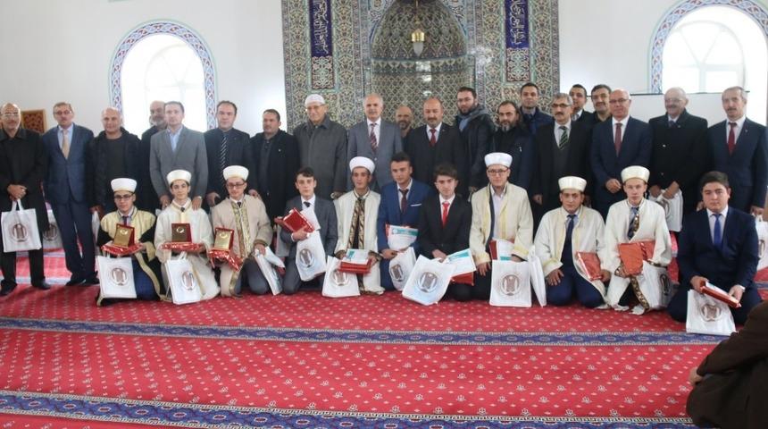 Aslanapa&rsquo;da Gen&ccedil; Hatipler Minberde Hutbe Okuma Yarışması