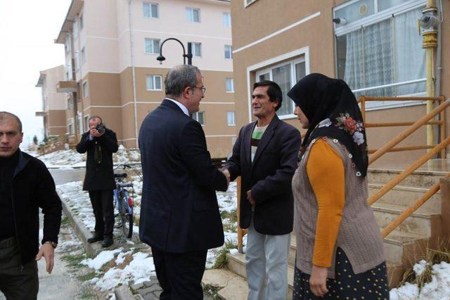 Vali  Toroman’dan Çavdarhisar ve Aslanpa’da şehit ailelerine ziyaret