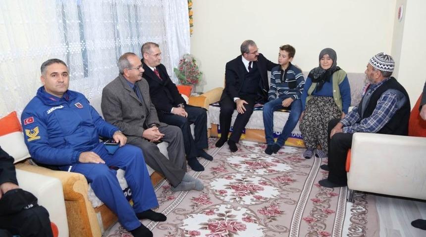 Vali  Toroman&rsquo;dan &Ccedil;avdarhisar ve Aslanpa&rsquo;da şehit ailelerine ziyaret