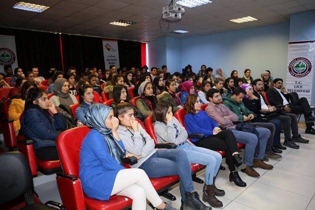 Liceli öğrencilere başarı ve motivasyon semineri düzenlendi