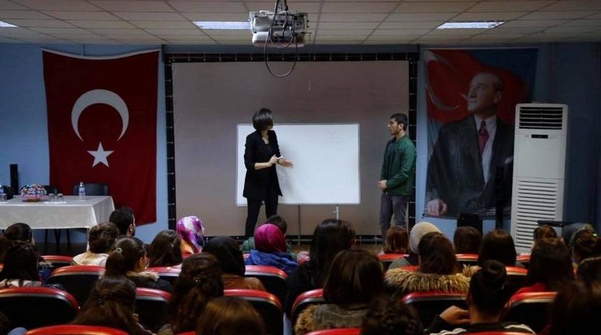 Liceli &ouml;ğrencilere başarı ve motivasyon semineri d&uuml;zenlendi
