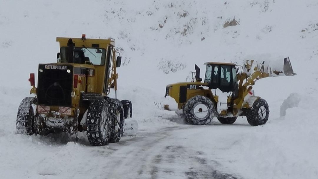 Van- Bah&ccedil;esaray yolunda yol genişletme &ccedil;alışmaları