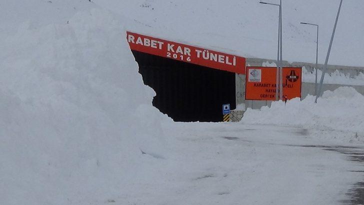 Van- Bahçesaray yolunda yol genişletme çalışmaları G3