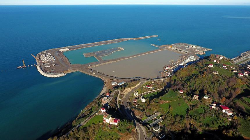 Rize-Artvin Havalimanı’nda denize 17, 5 milyon ton taş döküldü