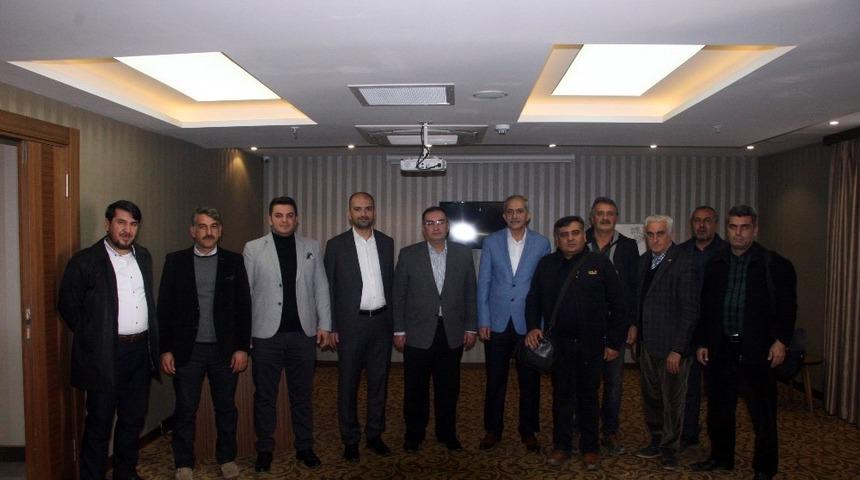 AK Partililer basın mensuplarıyla bir araya geldi