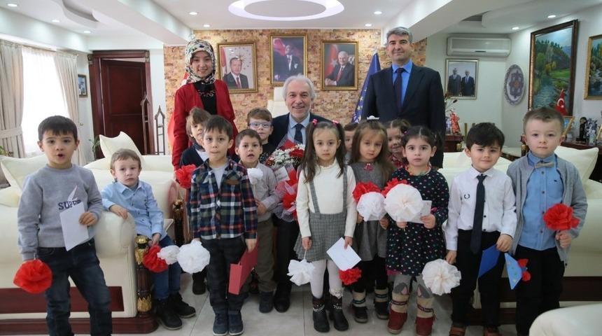 Miniklerden Başkan Sara&ccedil;oğlu&rsquo;na ziyaret