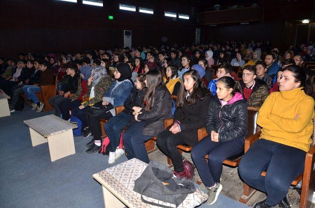 Öğrenciler terör yapılanmalarına karşı uyarıldı