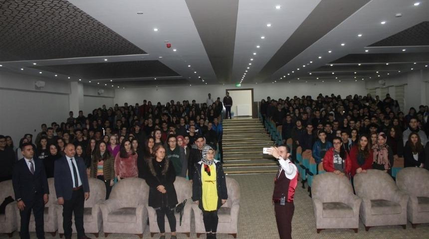 Kardelen Kolejinde &rsquo;Acı Yoksa Başarı Yok&rsquo; semineri d&uuml;zenlendi