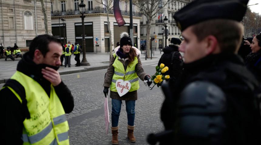 Paris karıştı! Gözaltılar var!