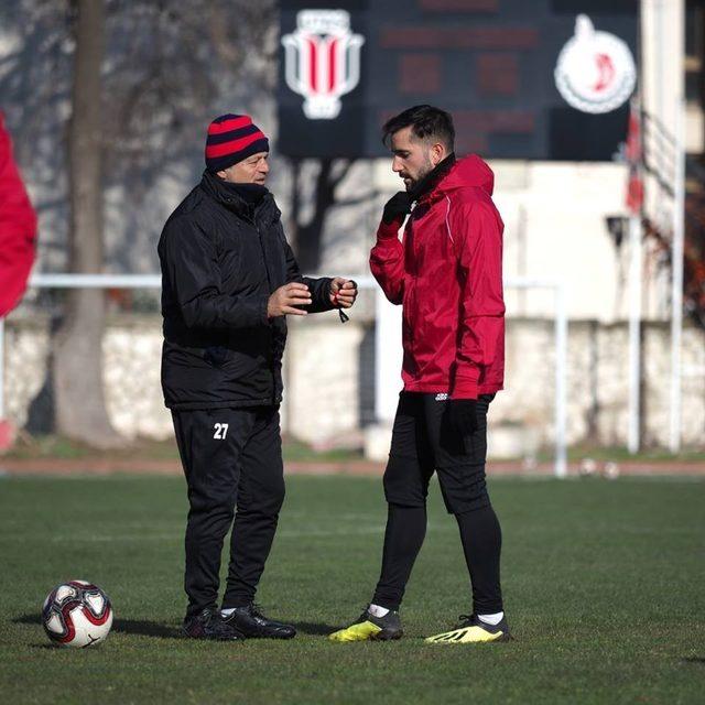 Uşakspor yeni hocasıyla &ccedil;ıkış arıyor 1